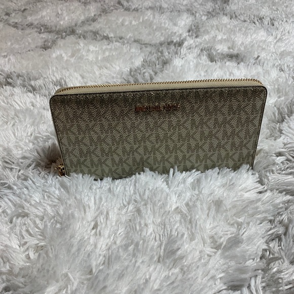 Michael Kors Gold Wallet - Picture 2 of 13